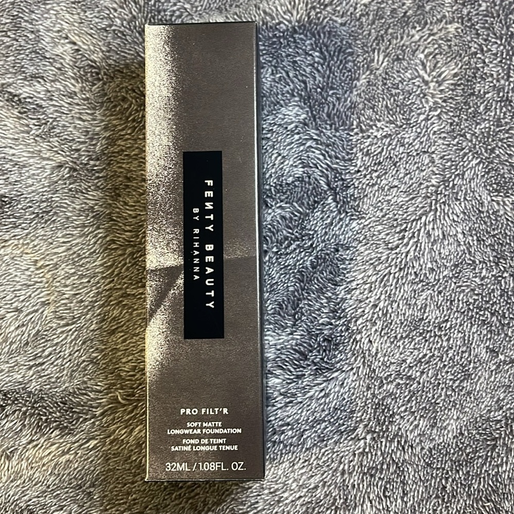 Fenty 265 Pro Filt’r Soft Matte Longwear Foundation - Picture 2 of 5